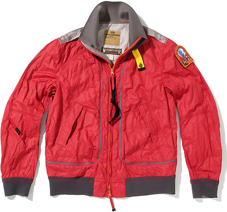 The Italian sportswear brand Parajumpers presents in the next spring/summer 2009 collection for the first time Windbreaker jackets made of an innovative material which has a metal component (8%), that gives the fabric a special “memory” effect. 