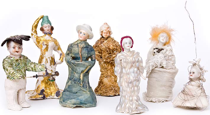 fig.: Margit Czák uses vintage material (porcelain heads from dolls) for her sculptures to integrate the idea of 'having a history'. The bodies which are formed by the artist are captured by materials like rice or pearls that should express the status or the origin of the 'protected'. Photo: (C) Max Herl.