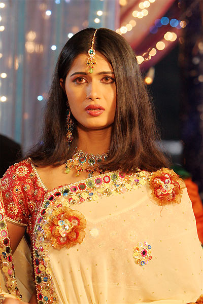 fig.: Actress Divya Diwedi in a design by Umair Zafar in the film "AISI DIWANGI" (2008) where she plays the leading role.