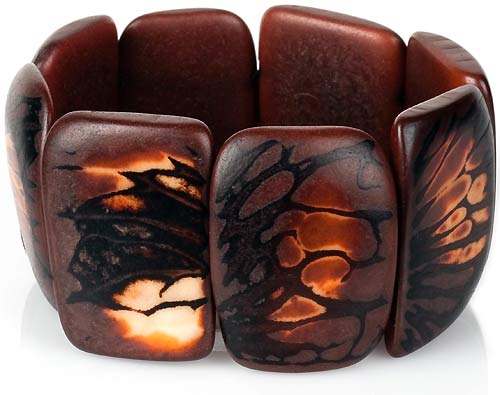 fig.: Bracelet made of Tagua nut (a very light natural product) from the Andina by Day collection from Asta International, spring 2010. Photo: (C) Dainius Macikenas 2009